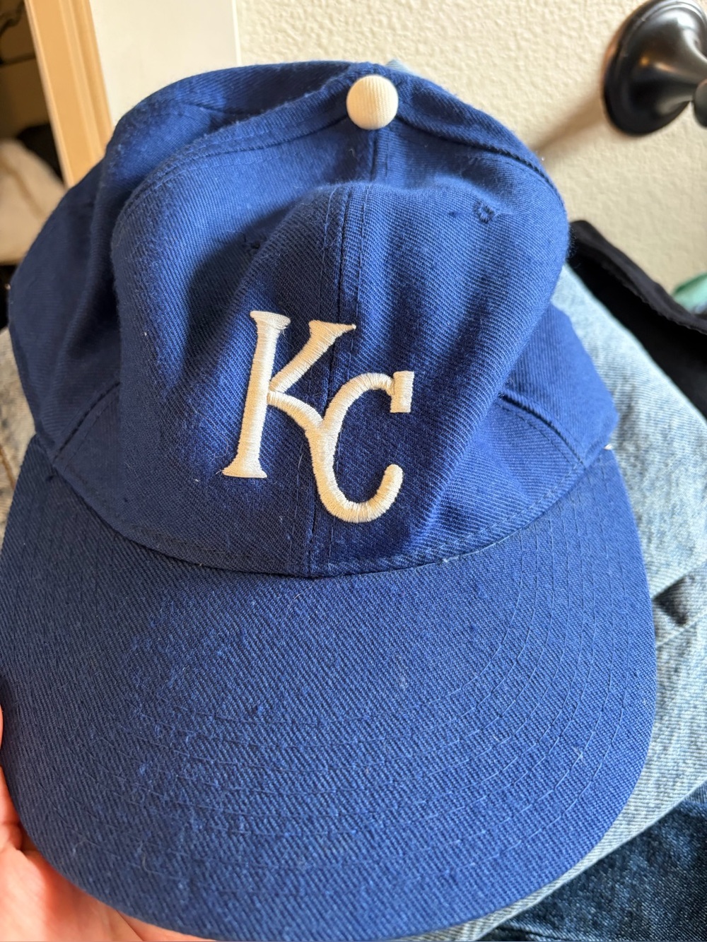 Authentic diamond pro MLB Baseball Cap. KC